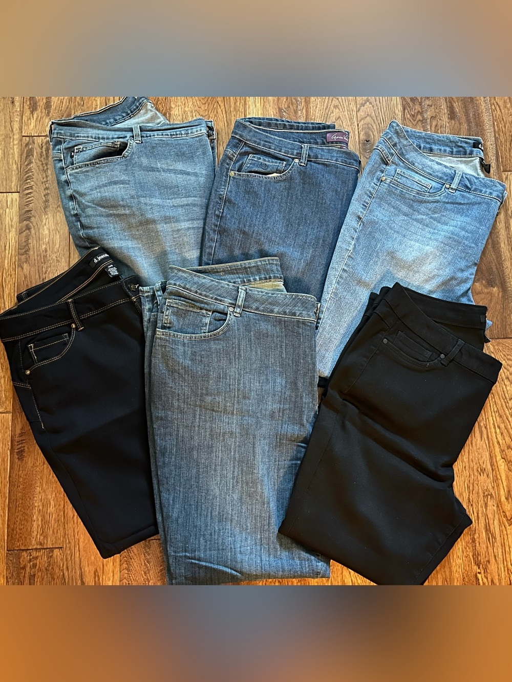 Women’s Jeans Wardrobe — 6 Pairs